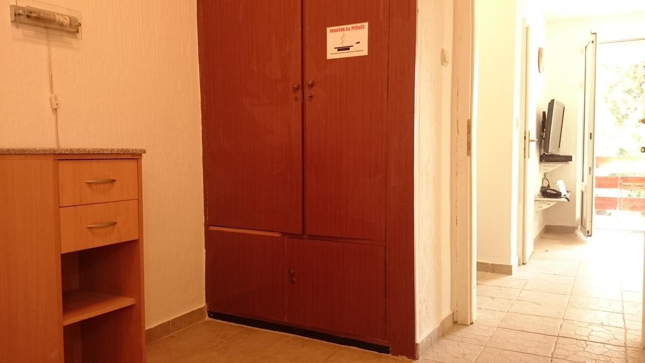 Bg Apartman Sutomore Exterior photo